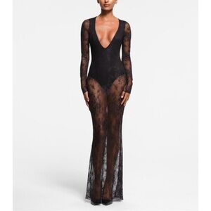 🚨 SOLD OUT 🚨 Skims Ultra Fine lace Plunge dress long